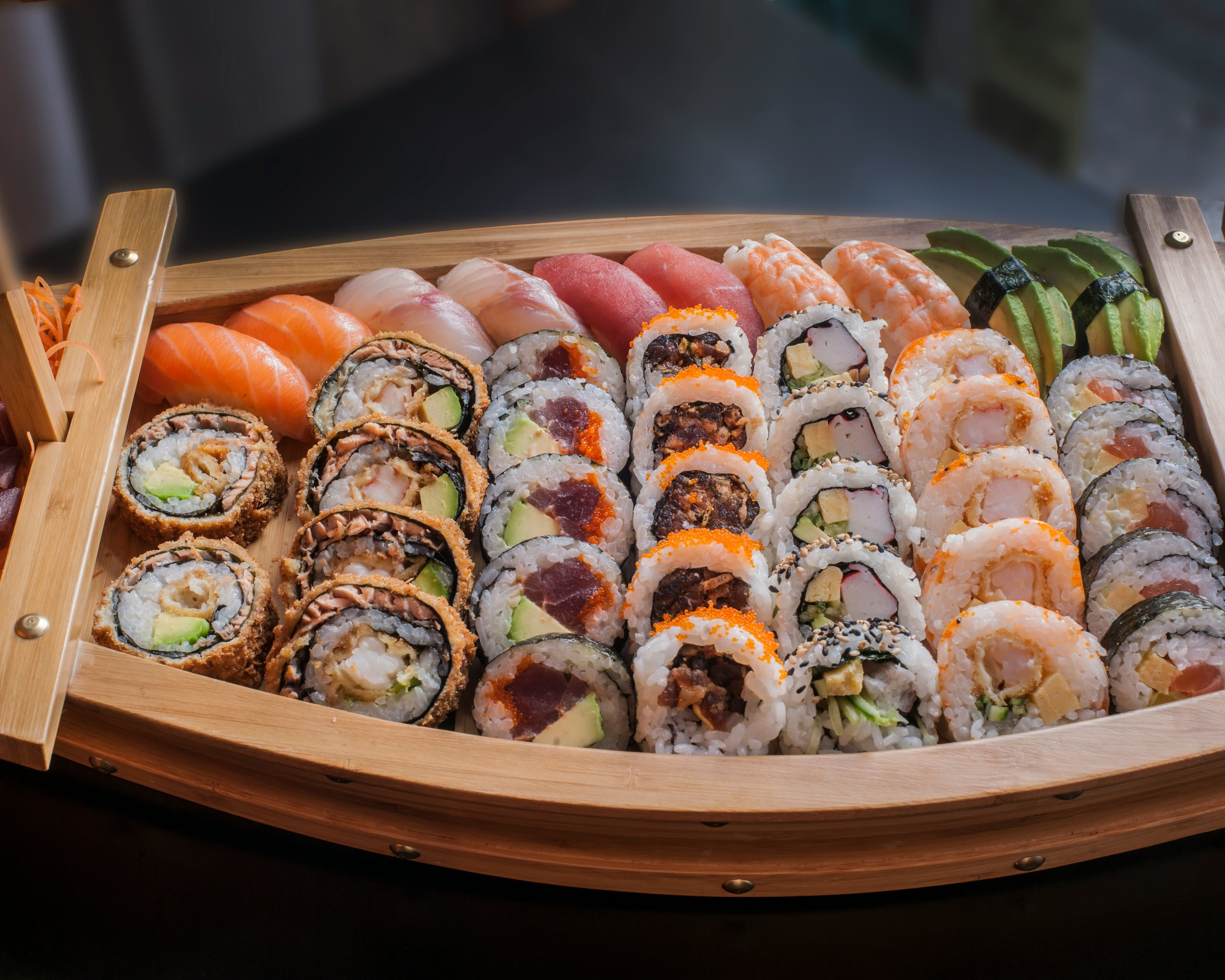 Sushi party 32 piece platter